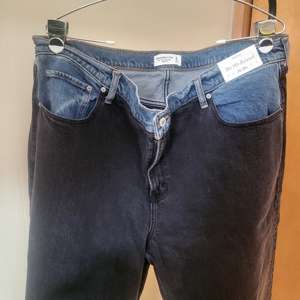 Abercrombie and Fitch 90's Relaxed Two-Toned Jeans In 35R - Picture 2 of 5
